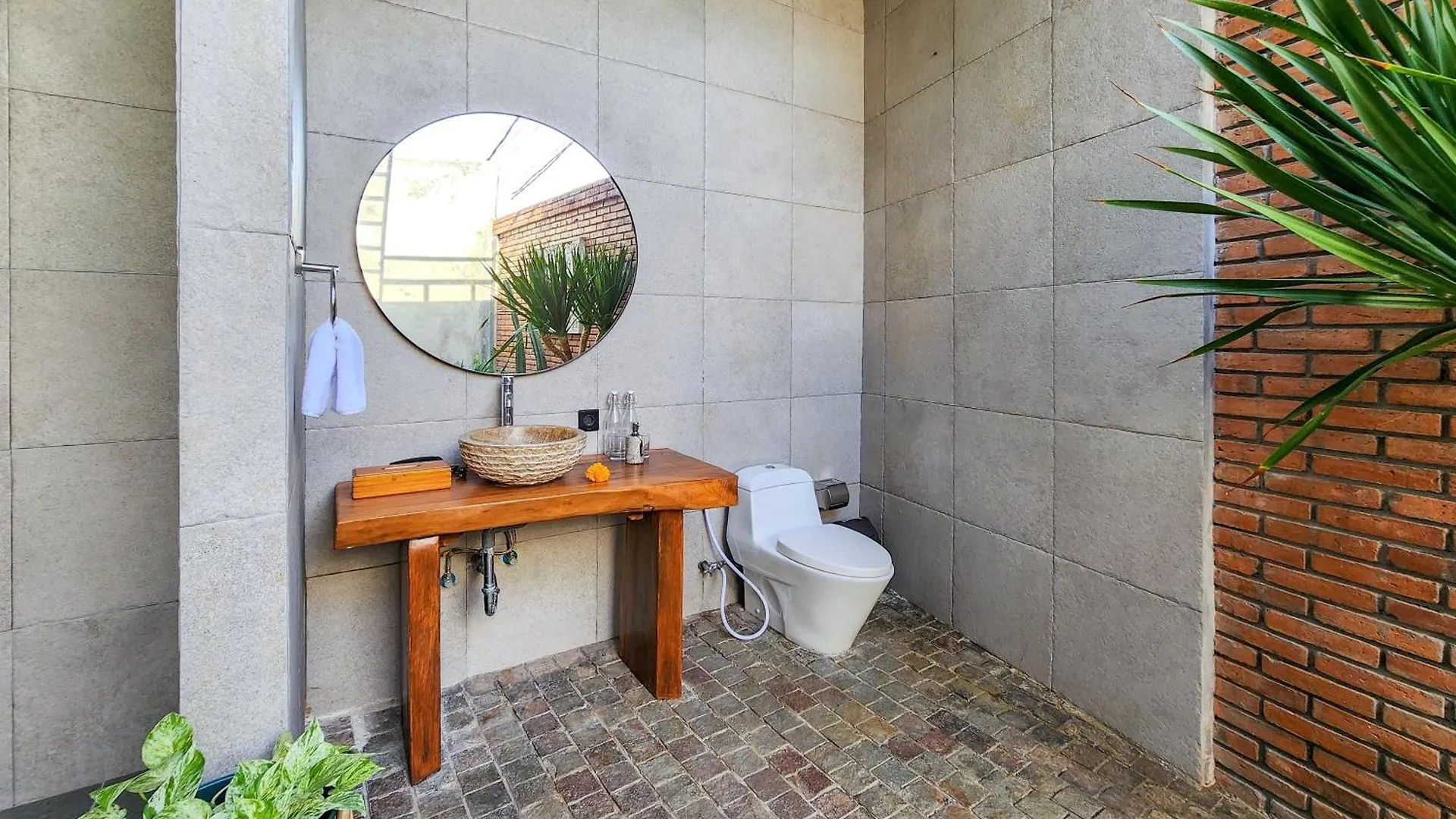 Villa Jonsu Uluwatu By Nagisa Bali Indonesia